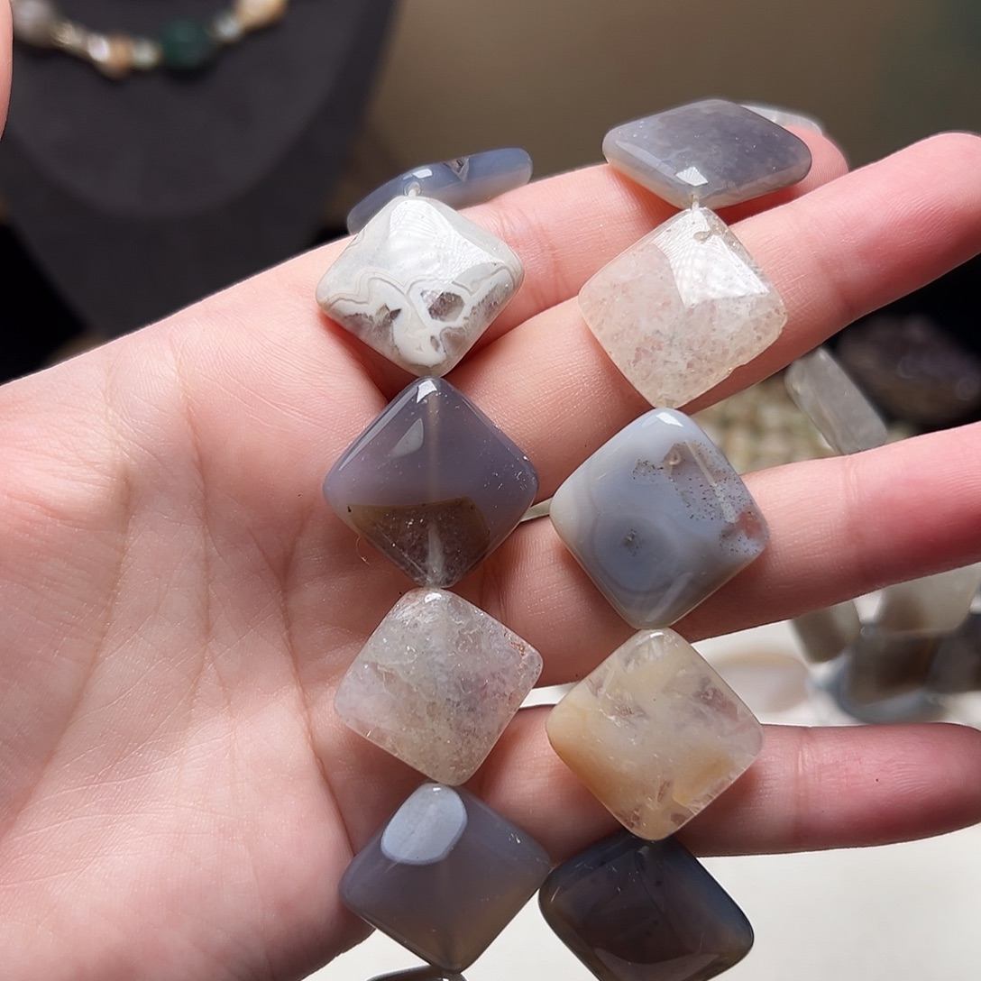 玛瑙/玉髓合金珠宝半成品D594，天然水晶玛瑙共生体方块一条