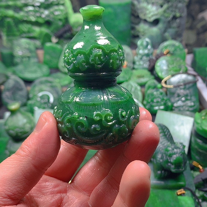 龙***下和田玉（碧玉）未镶嵌吊坠(不含链)