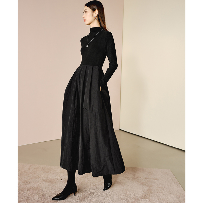 晚白【新品】2025裙子秋冬褶皱连衣裙25070351