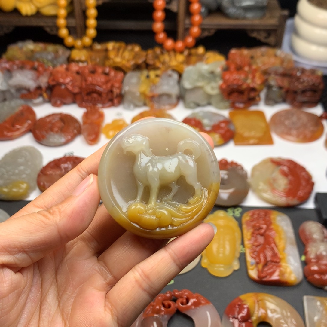 石英质玉（黄龙玉）未镶嵌挂件