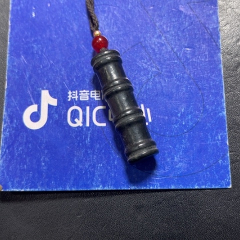 和田玉挂件未镶嵌中*红