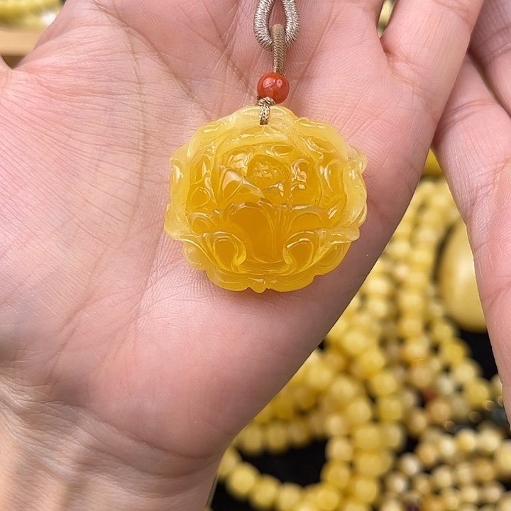 琥珀未镶嵌颈饰琥珀