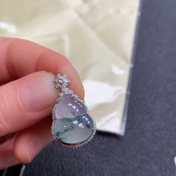 翡翠颈饰18K金镶嵌清*葫芦