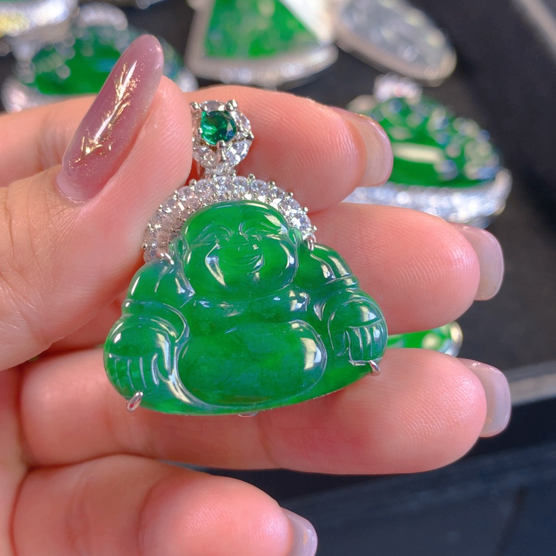 翡翠颈饰未镶嵌翡翠