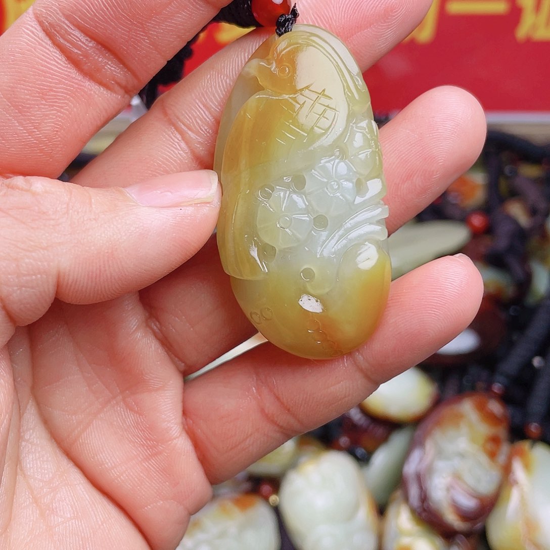 和田玉颈饰未镶嵌