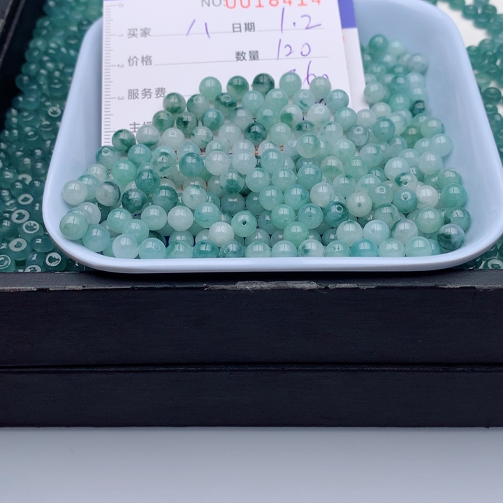 星***八翡翠未镶嵌手链多样性