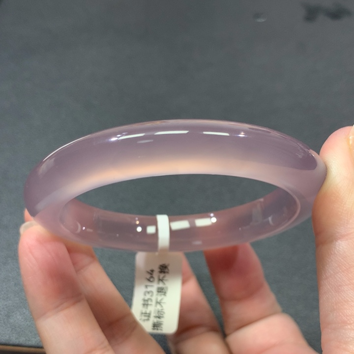 贝****玛瑙/玉髓未镶嵌手镯