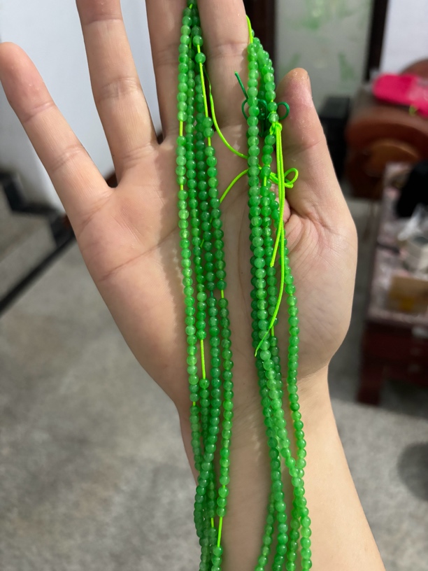 果阳绿4毫米左右单颗1.5元一颗/66颗99元