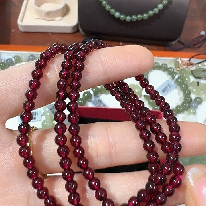 石英质玉颈饰合金