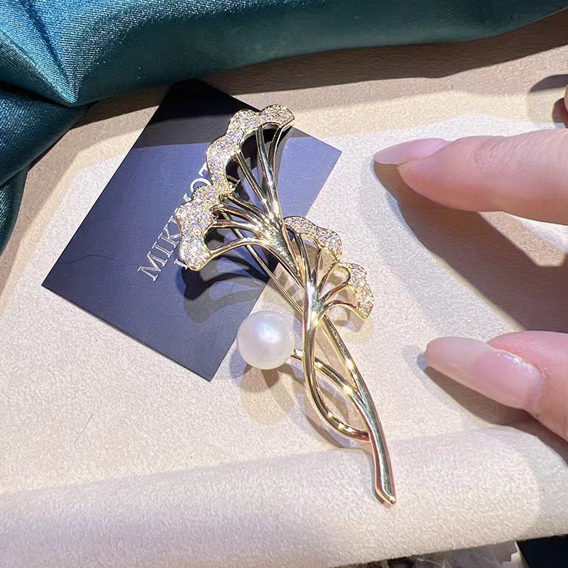 800银仿珍珠胸针 时尚百搭简约胸针银杏叶珍珠胸针