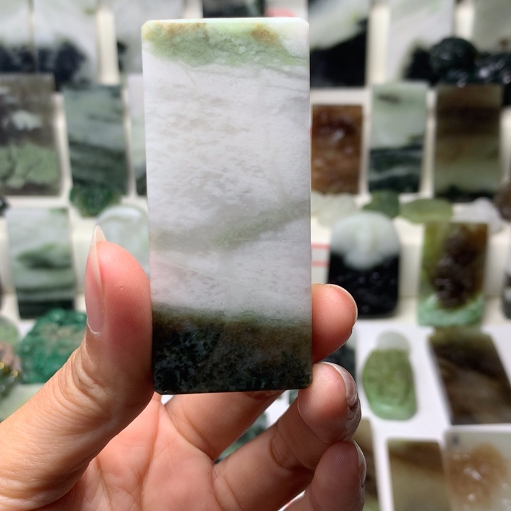 独山玉未镶嵌颈饰