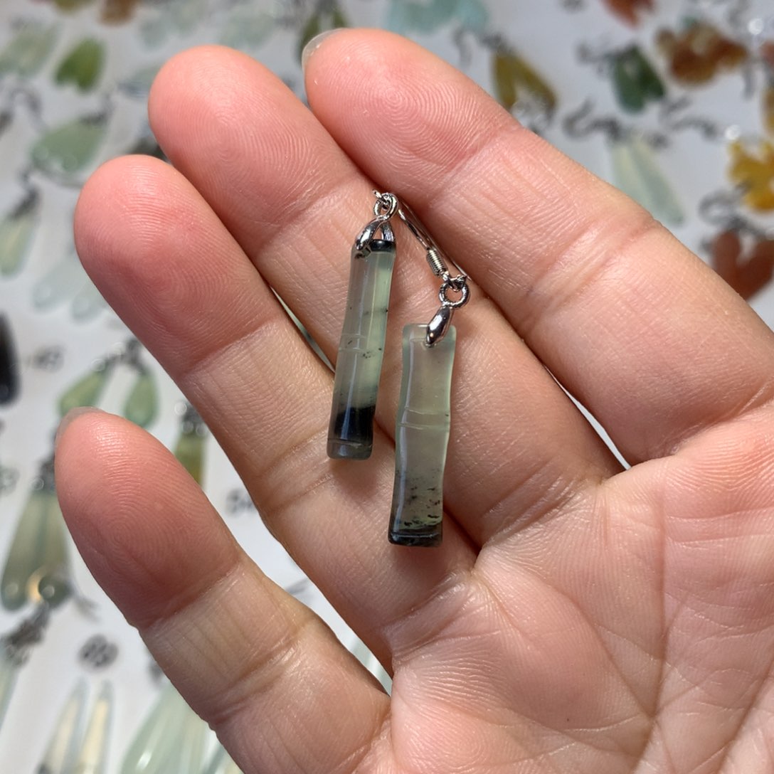 蛇纹石玉耳环未镶嵌