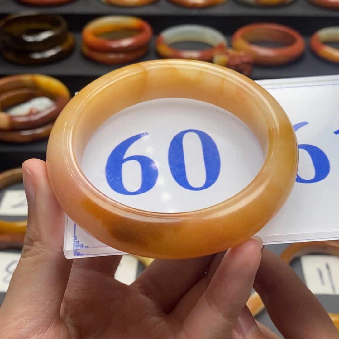 石英质玉（黄龙玉）手镯未镶嵌
