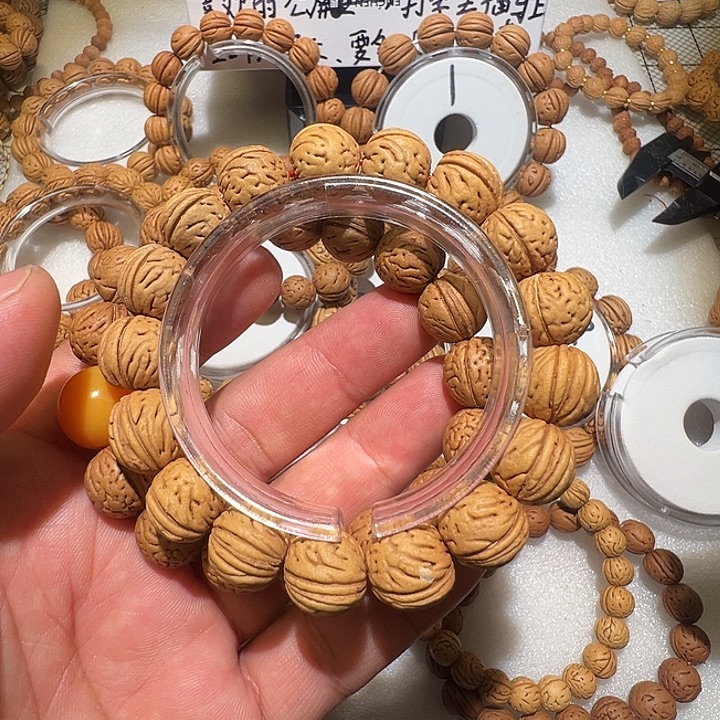 晓***亮手串制作技艺高超