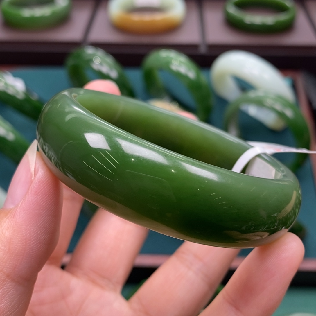 和田玉（碧玉）未镶嵌手镯