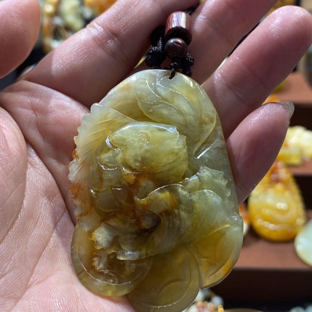 蛇纹石玉颈饰未镶嵌