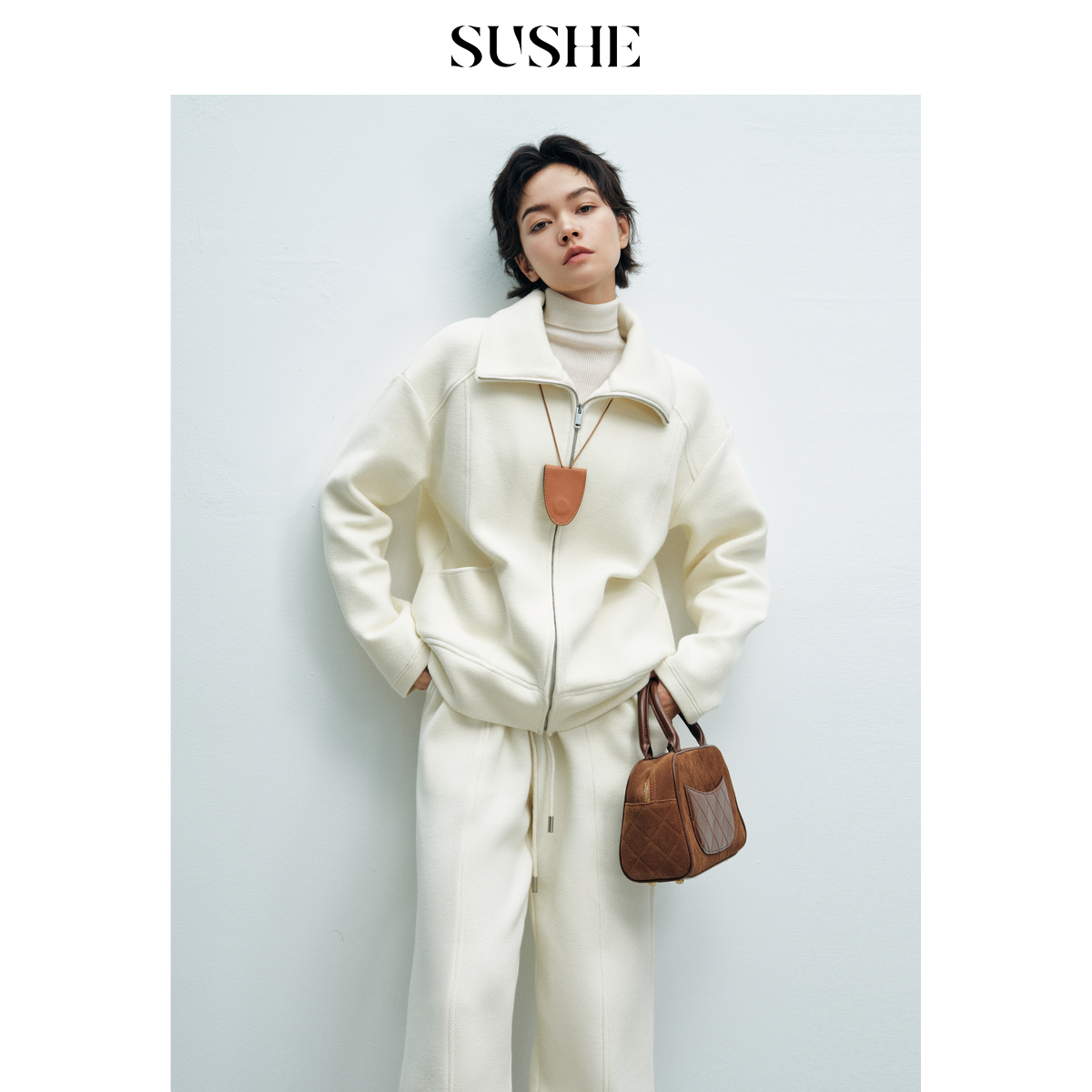 束皙SUSHE 云野 宽松休闲翻领外套抽绳松紧腰束脚长裤运动套装女