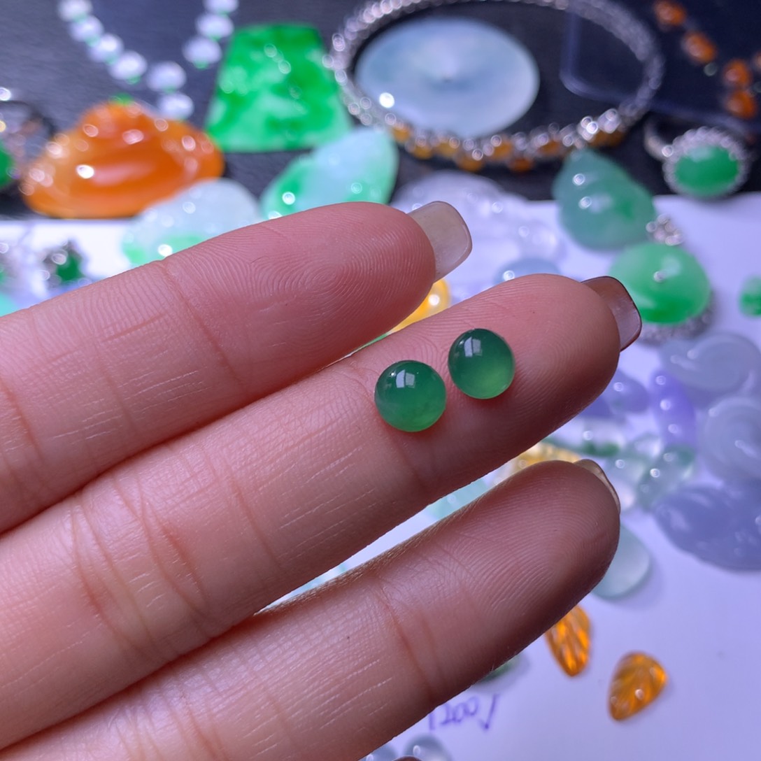 翡翠颈饰未镶嵌蛋面