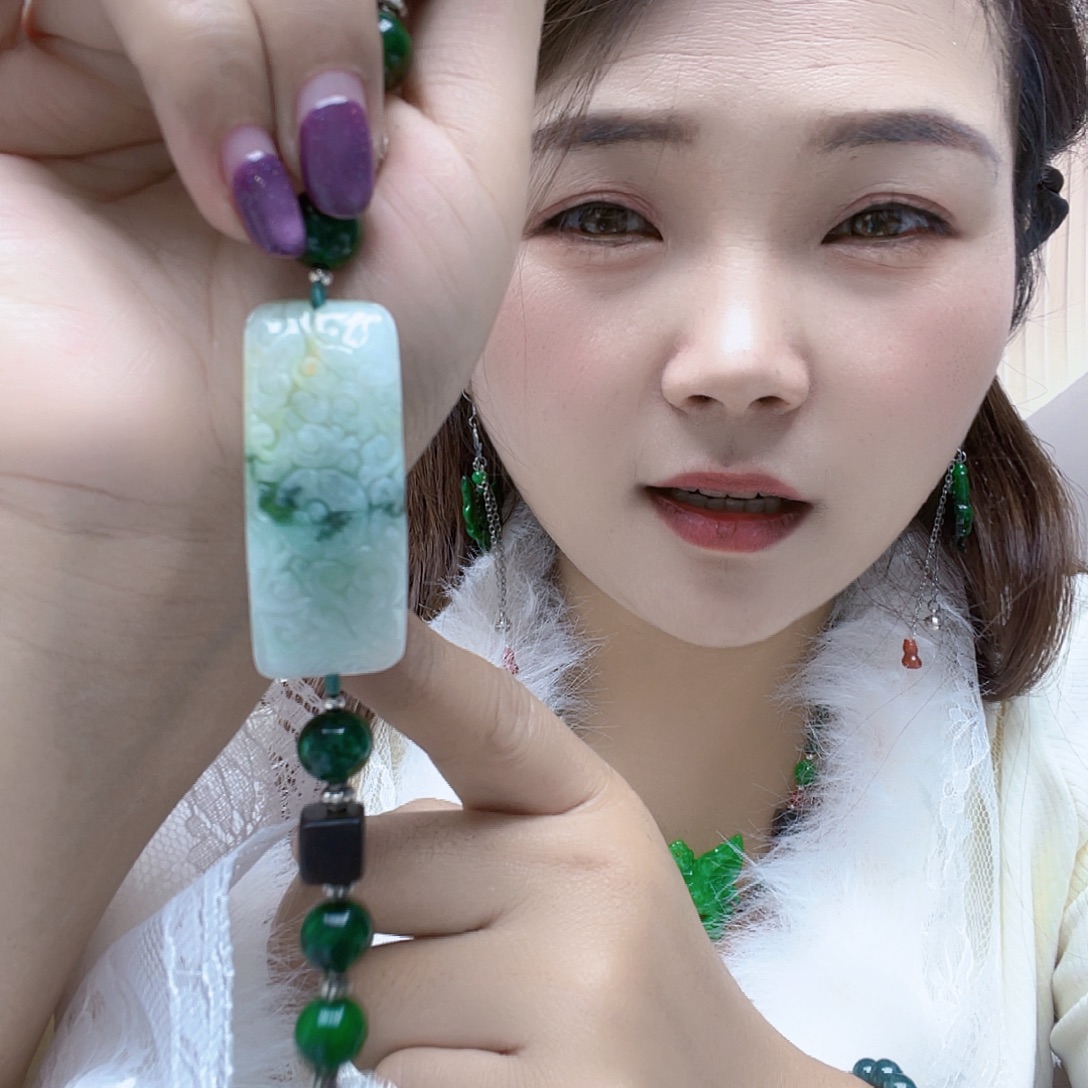 翡翠未镶嵌颈饰手链