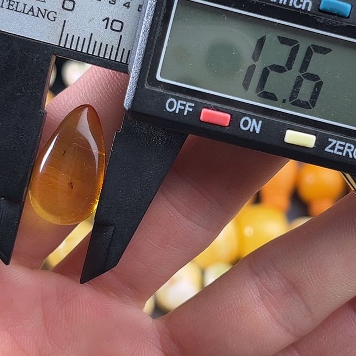 蜜蜡未镶嵌珠宝奇石