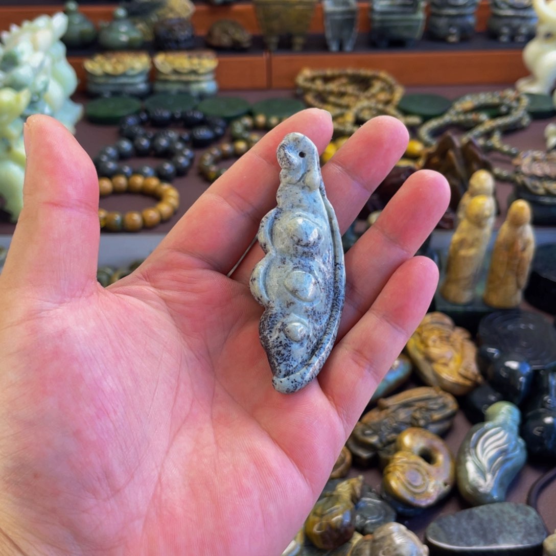 【闪购商品】未镶嵌岫岩河磨玉（透闪石质玉）挂件