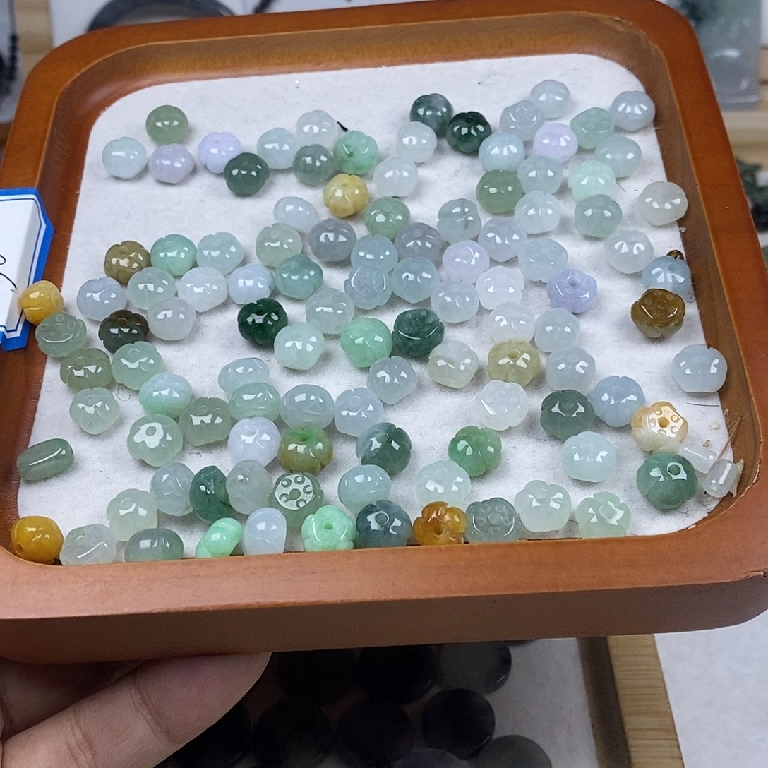 翡翠戒指未镶嵌莲花珠