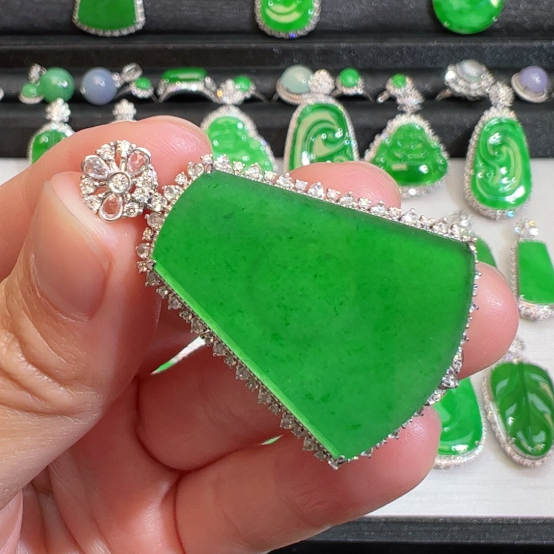 翡翠吊坠(不含链)18K金镶嵌