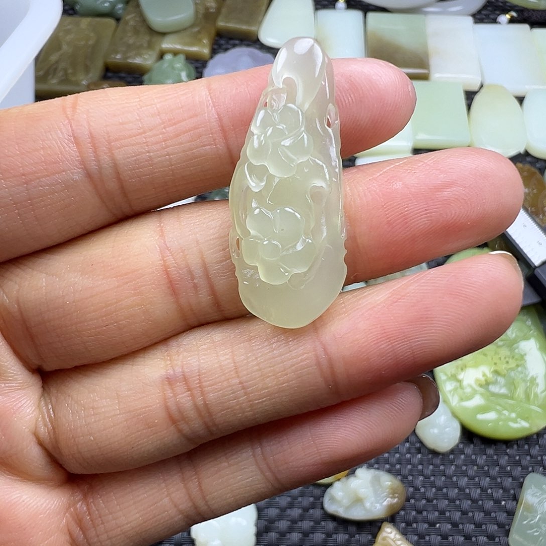 和田玉未镶嵌吊坠(不含链)