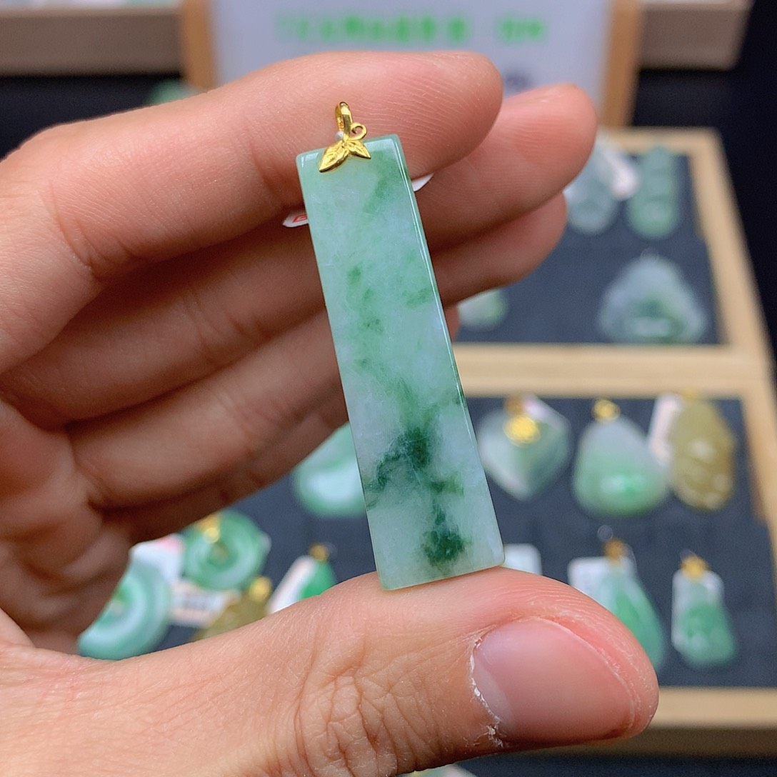 翡翠颈饰18K金镶嵌翡翠