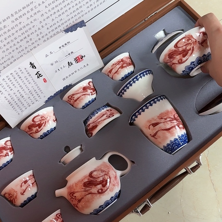 孤品茶具套装等。        