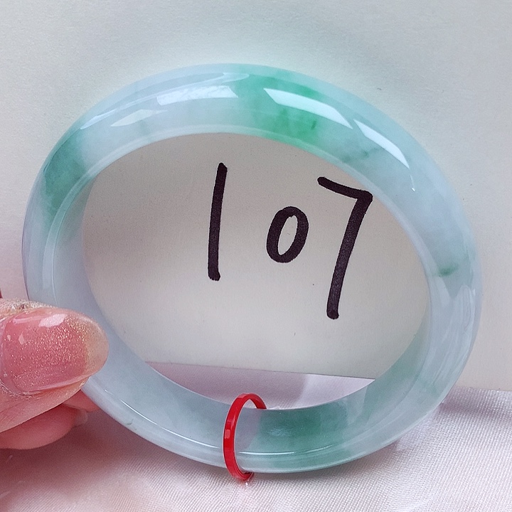 翡翠手镯未镶嵌翡翠