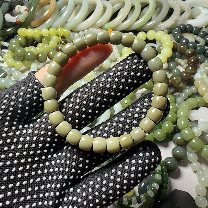 和田玉未镶嵌手链卡8