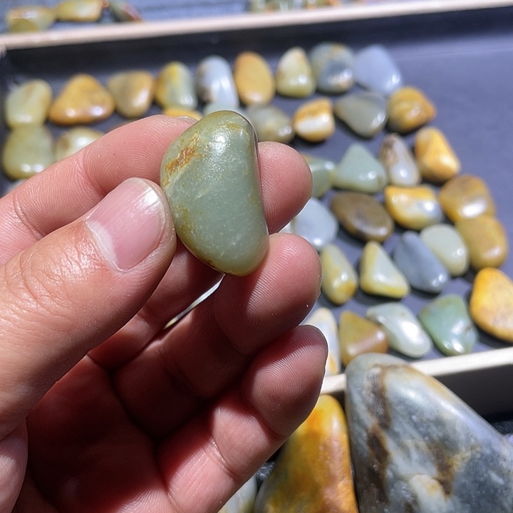 博***波和田玉（子料）未镶嵌颈饰