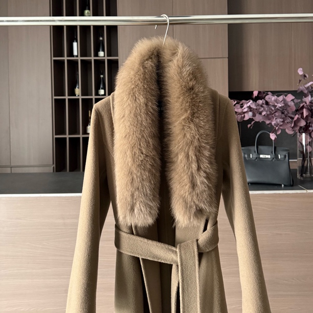 Miss Bao 定制超大毛领围脖