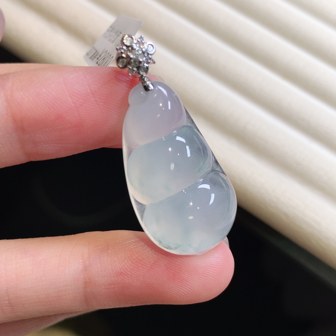 翡翠颈饰18K金镶嵌福豆