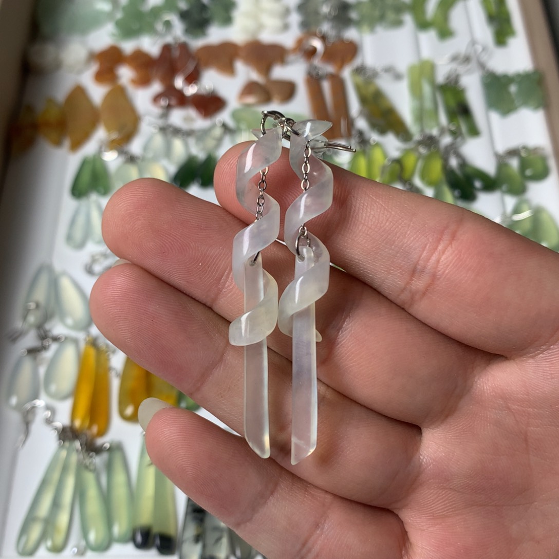 蛇纹石玉耳饰未镶嵌