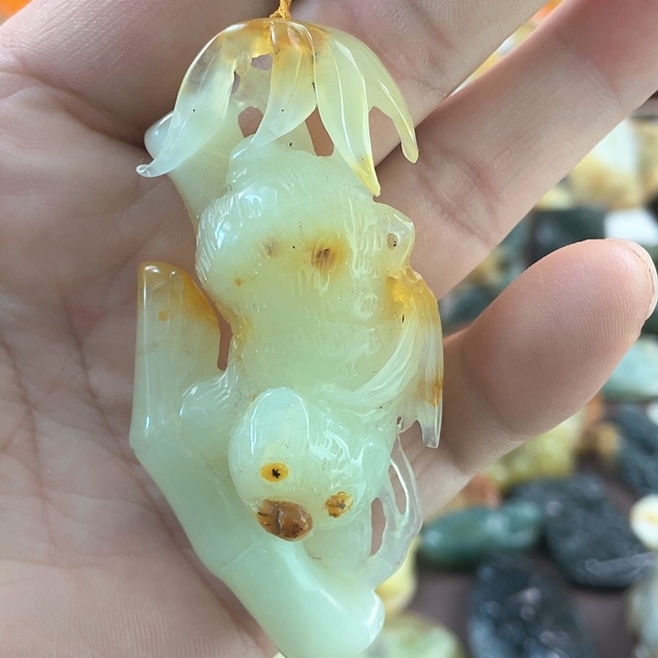 蛇纹石玉颈饰未镶嵌