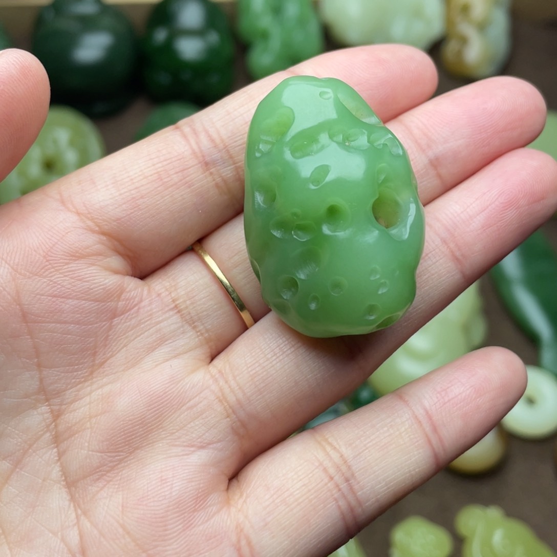 【闪购商品】颈饰未镶嵌和田玉毕*