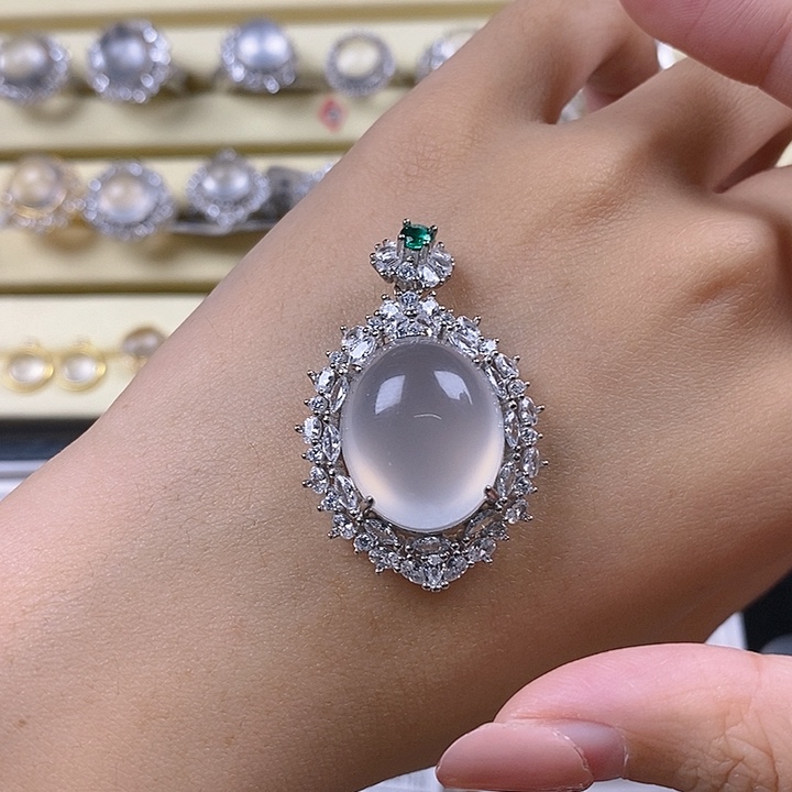 梨***山石英质玉银S925镶嵌颈饰