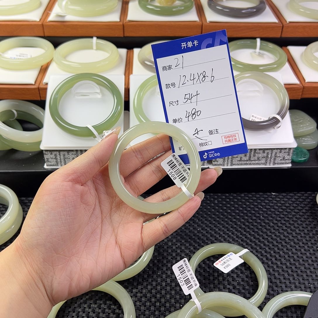 和田玉手镯未镶嵌a****羊