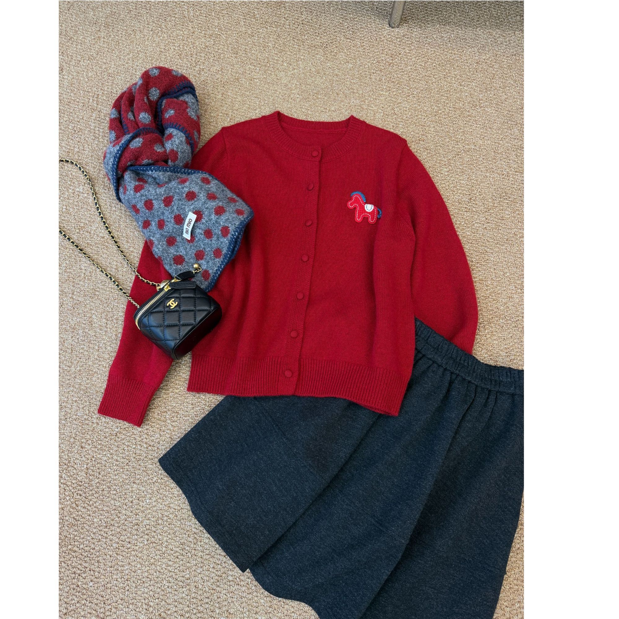 刺绣小马单排扣针织红色开衫