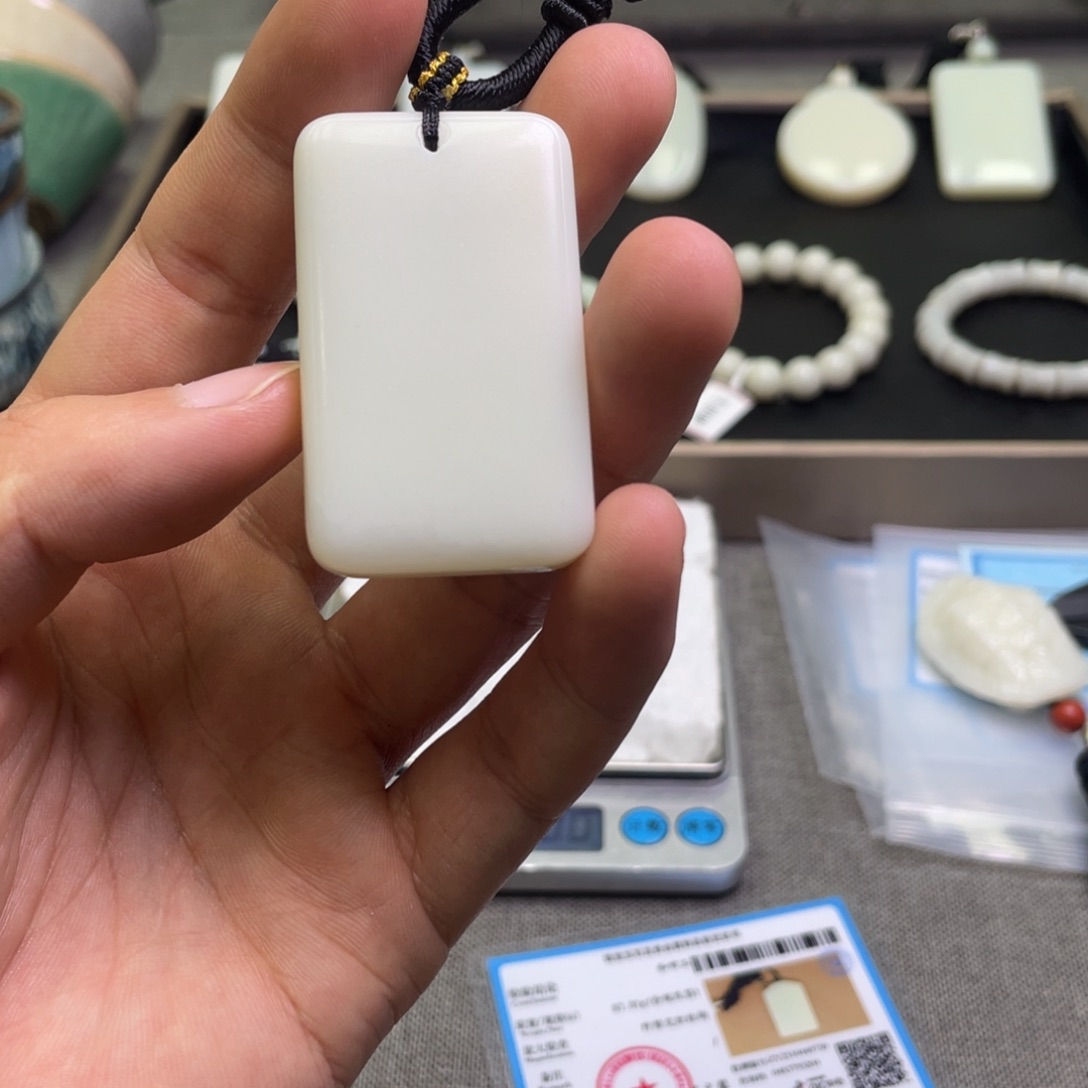 和田玉未镶嵌颈饰