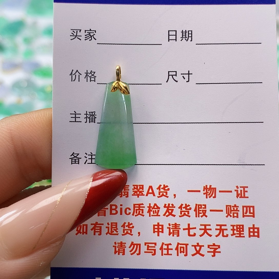 翡翠颈饰18K金镶嵌小**?翡翠