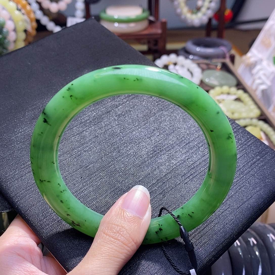 和田玉未镶嵌碧玉乌兰海圆条手镯61圈口