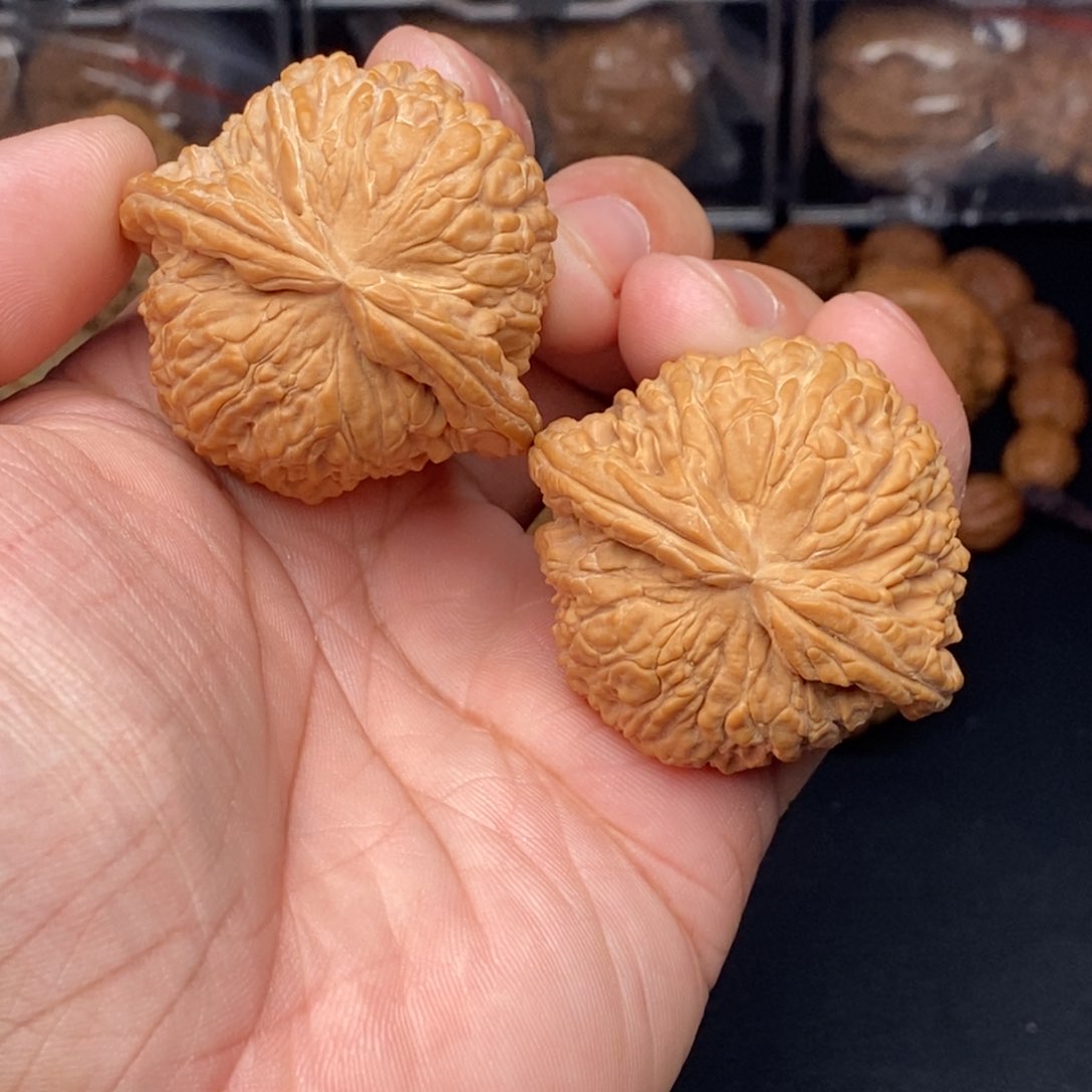 核桃把件 44➕粗筋闷白