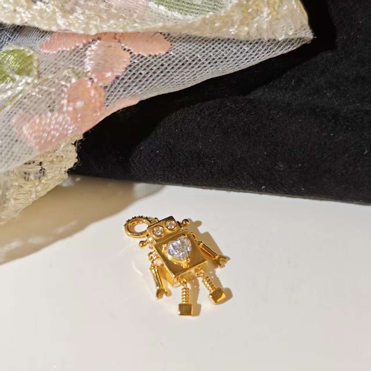 黄金莫桑机器人吊坠