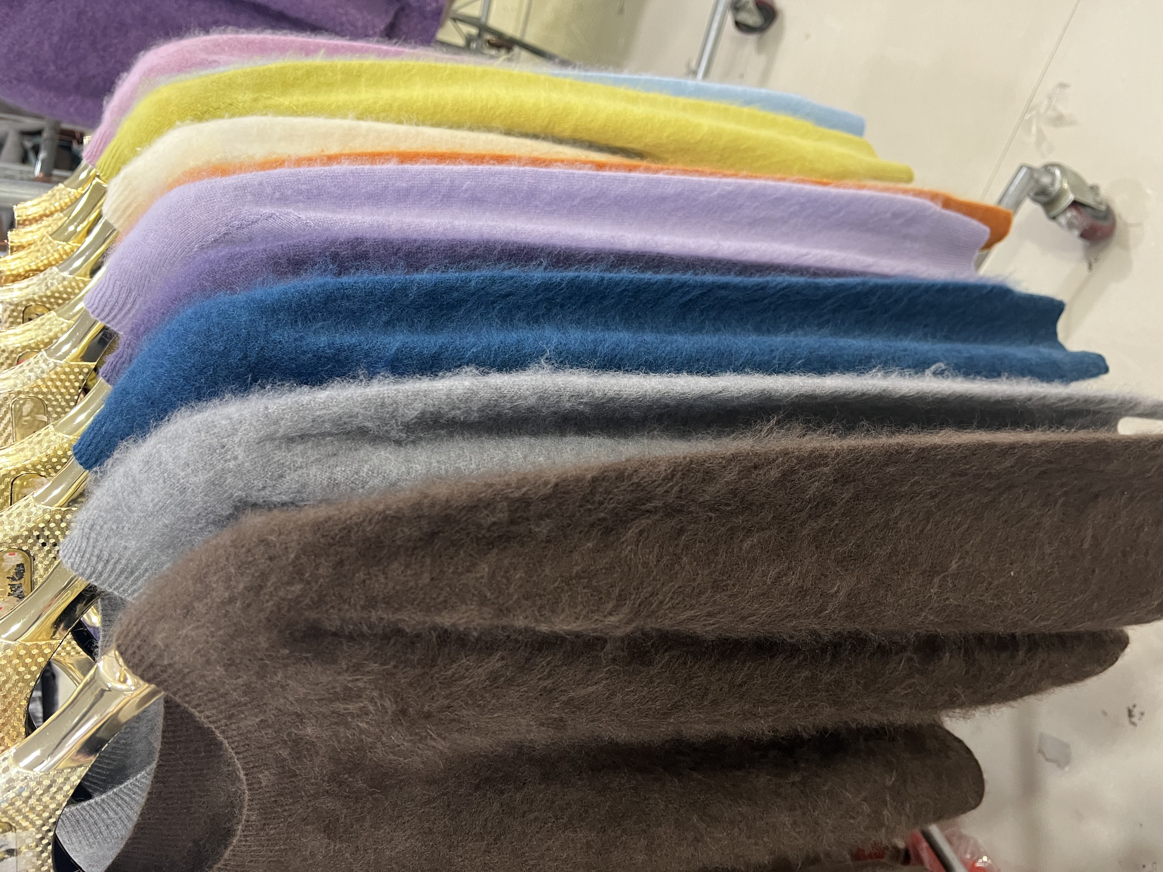 q26生日款拉毛拉绒毛衣