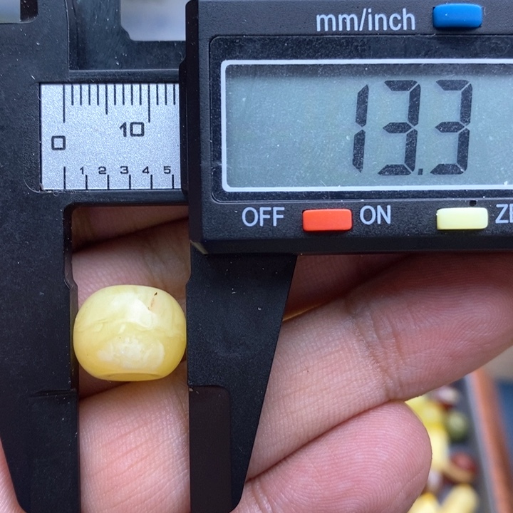 琥珀裸石未镶嵌8号12.3*10.3喇叭口瑕