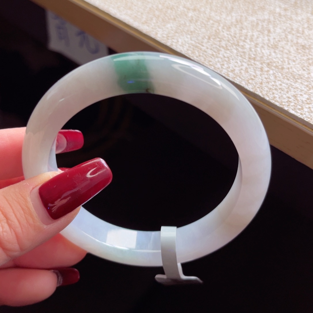 翡翠手镯未镶嵌手镯