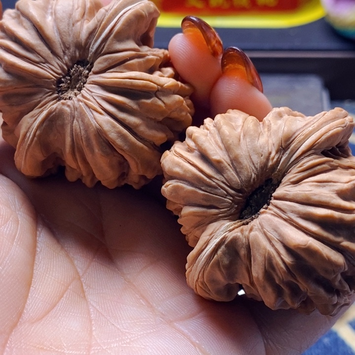 用***0吊坠文玩核桃华坤龙：楼王